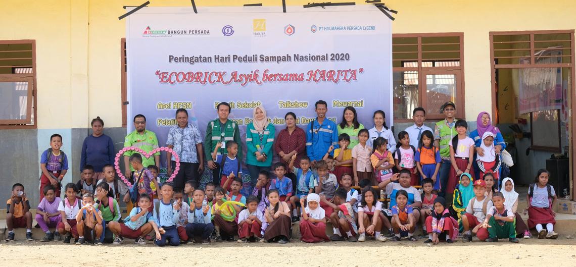 Kegiatan Hari Peduli Sampah Nasional di Desa Kawasi