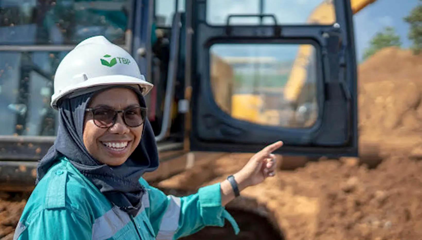 Yufita Tuhuteru: Achieving Dreams Amidst the Glitter of Mining in Her  Hometown