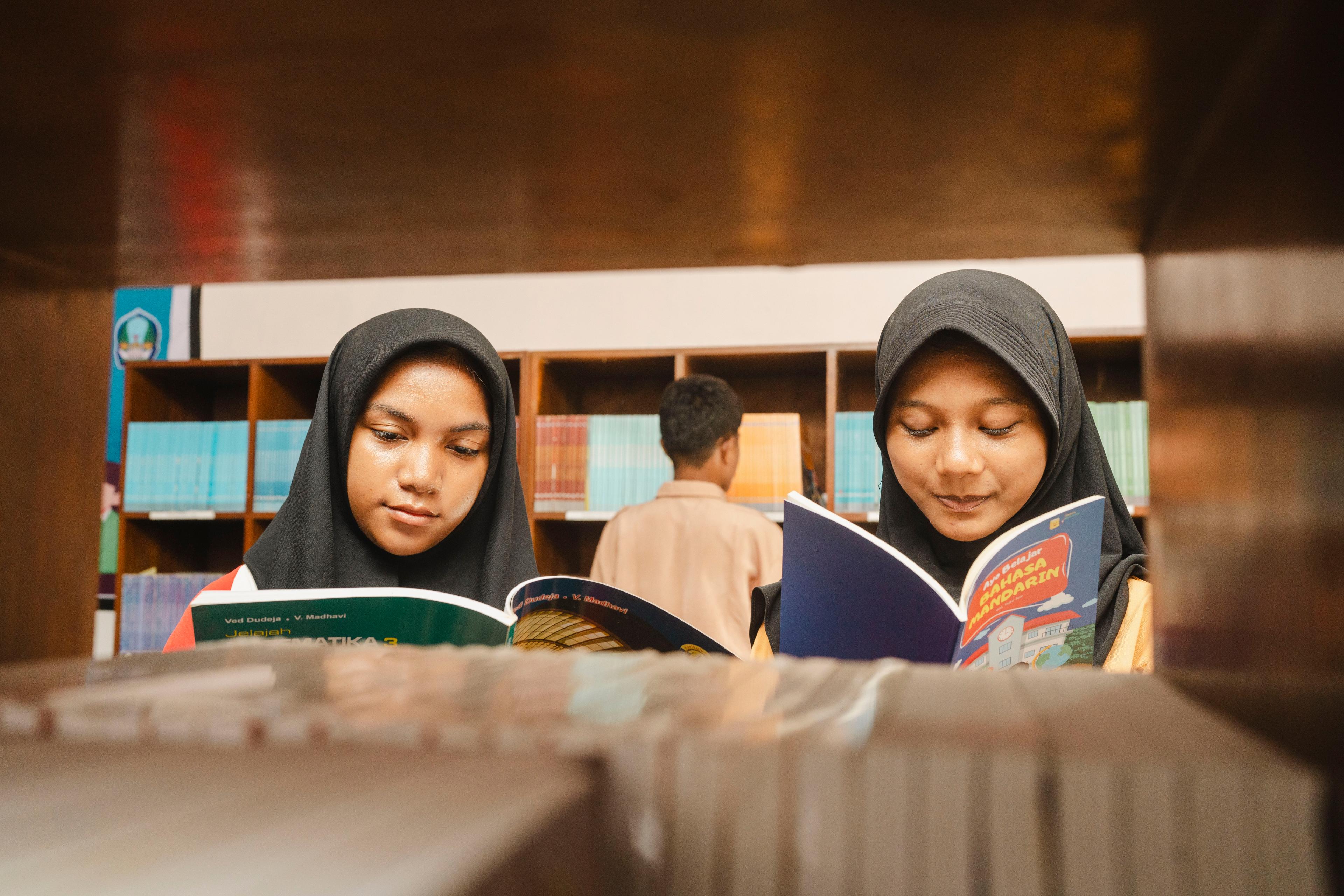 Hari Buku Nasional, Harita Nickel Dorong Digitalisasi Perpustakaan Sekolah di Pulau Obi