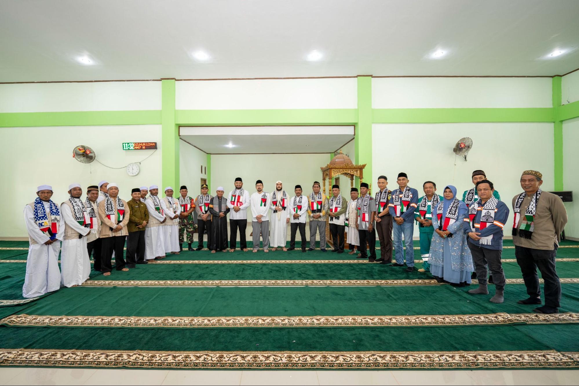 Bupati Halsel Resmikan Masjid Madinatul Hijrah di Permukiman Baru Kawasi