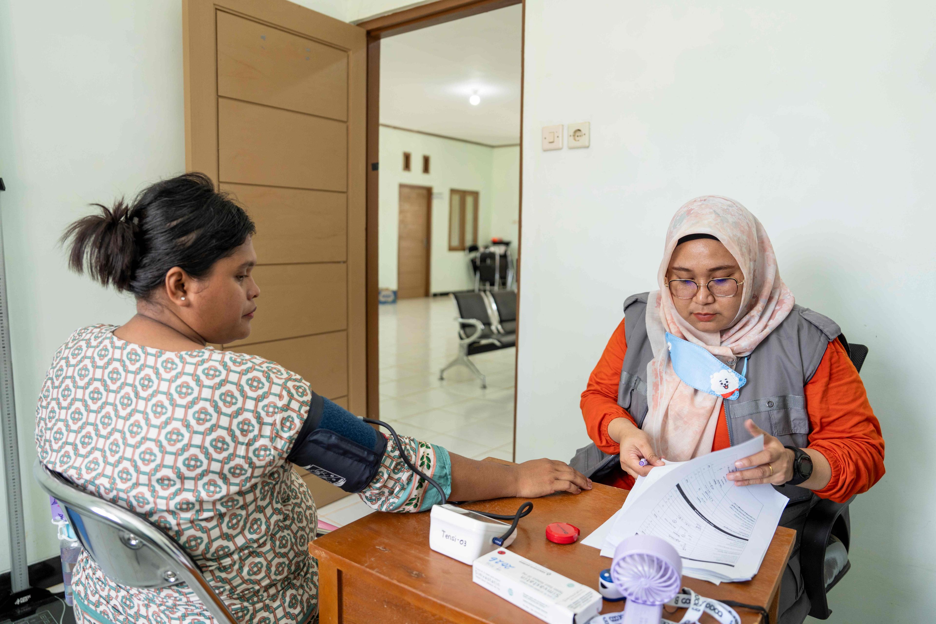 FKIK Unkhair & Harita Nickel Gelar Pemeriksaan Kesehatan Gratis dan Edukasi Hipertensi untuk Warga Pulau Obi