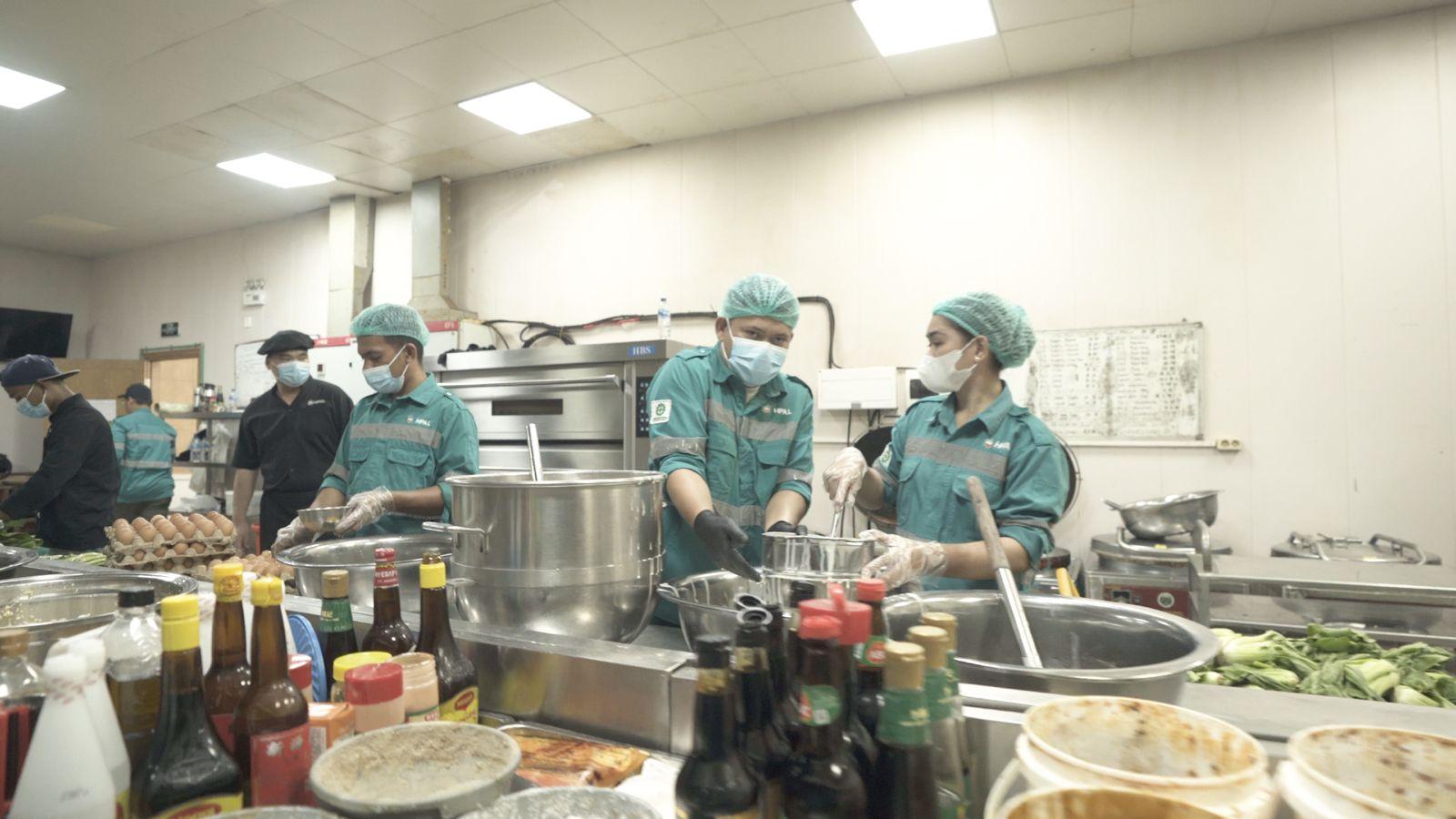 Dapur yang Tak Pernah Tidur: Masyarakat Pulau Obi dan Peran Vitalnya di Harita Nickel