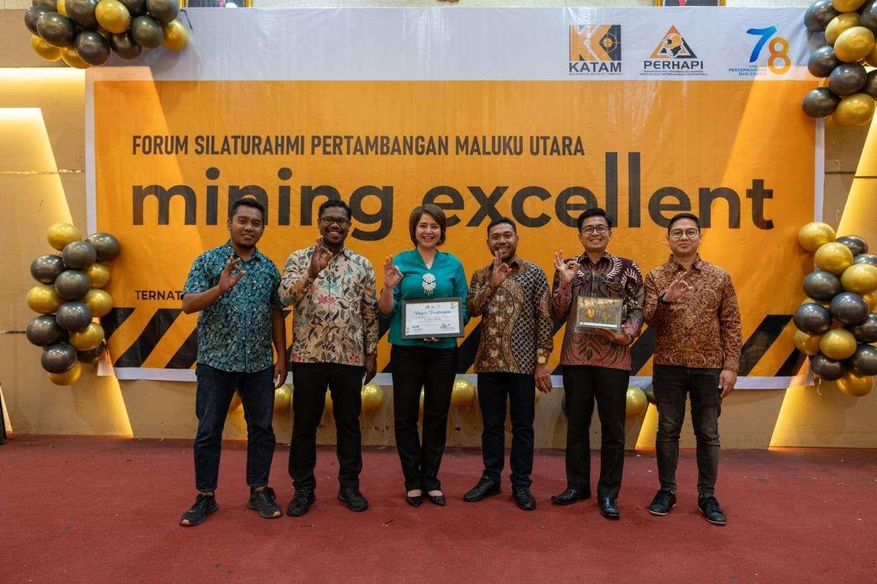 Harita Nickel received an award in the field of social and environmental from KATAM Malut