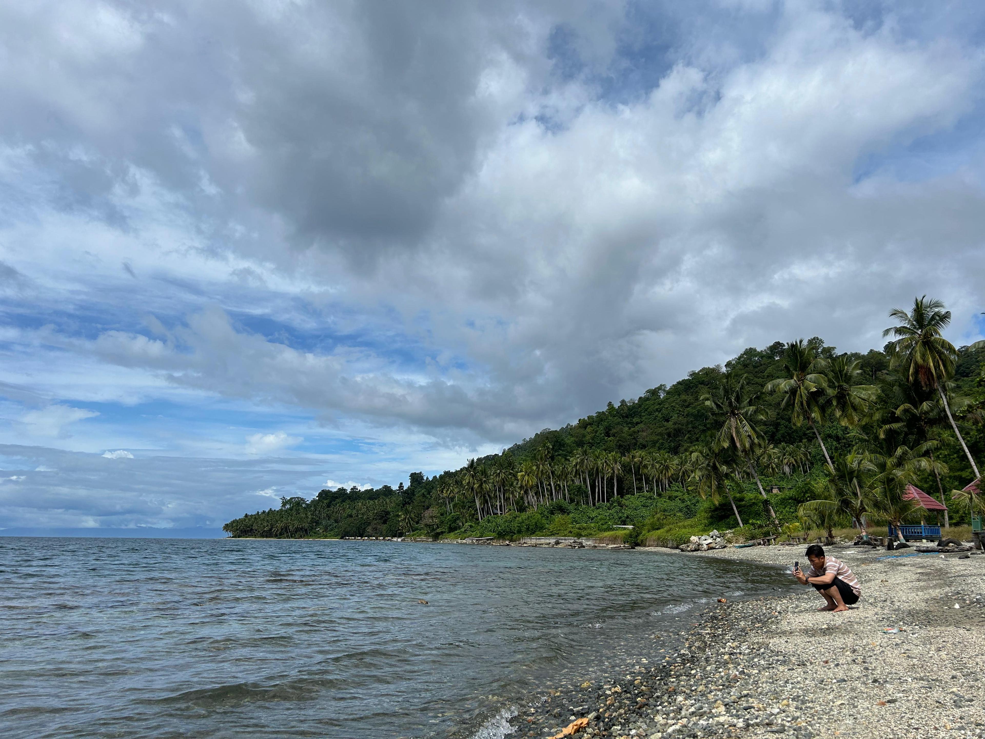 Pesona Pantai Sibela, Surga Tersembunyi di Pulau Bacan