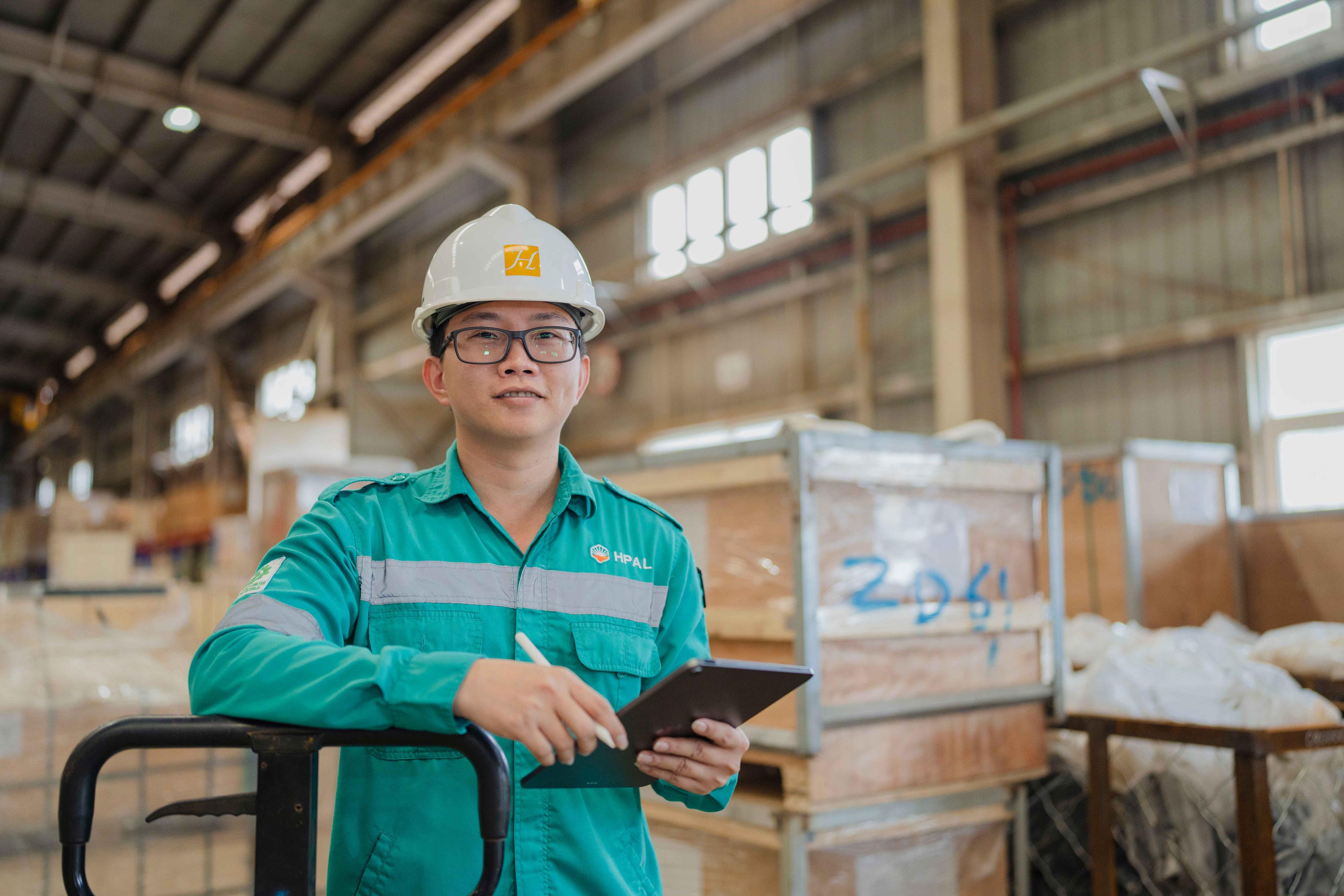 Perjalanan Novianda Dari Staf Penerjemah ke Supervisor Warehouse